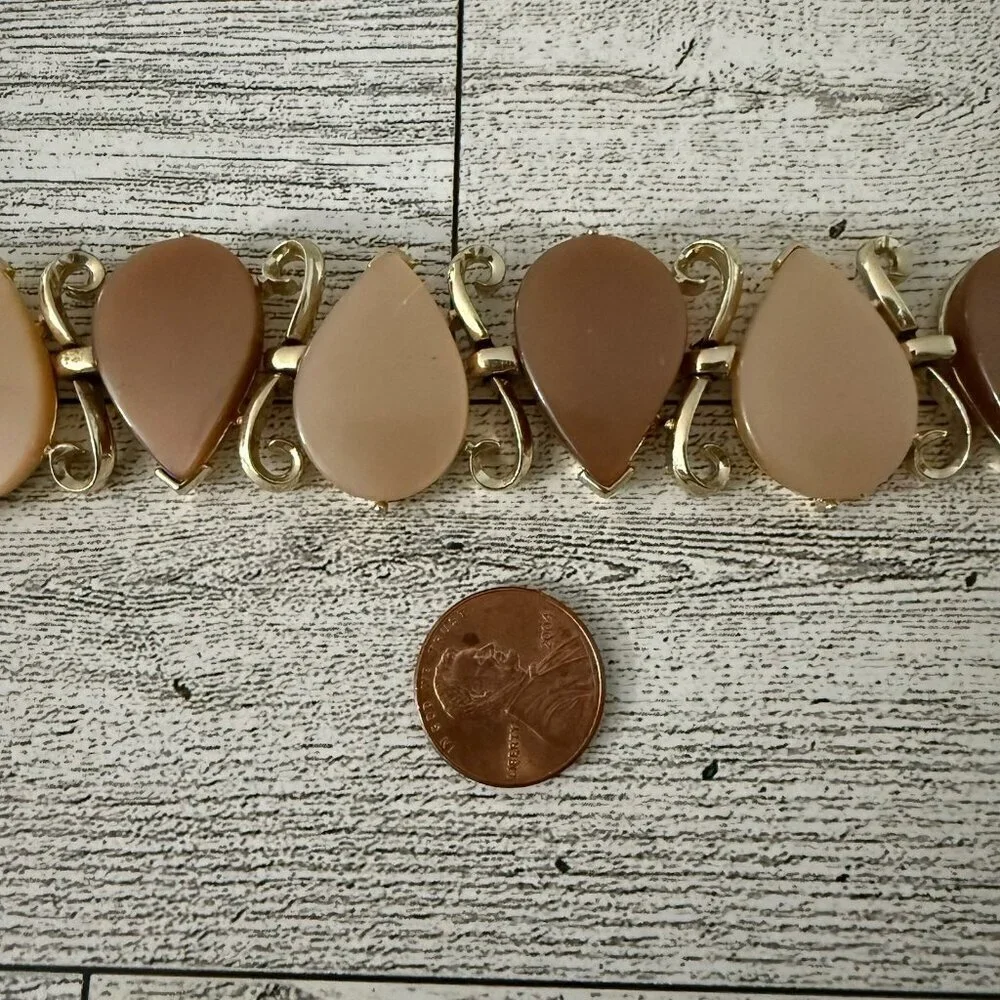 Vintage Chunky Gold Tone 2 Tone Thermoset Lucite Link Bracelet Collector’s Item